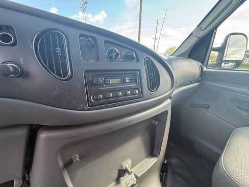 Used 2006 Ford E-350 and Econoline 350 Super Duty image 16