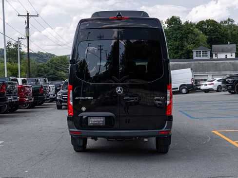 Used 2024 Mercedes-Benz Sprinter 2500 image 5