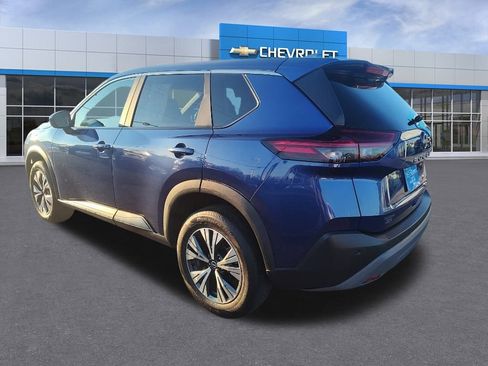 Used 2023 Nissan Rogue SV image 3