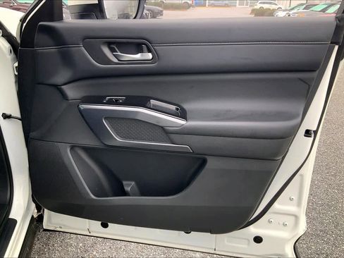 Used 2023 Nissan Pathfinder SL image 21