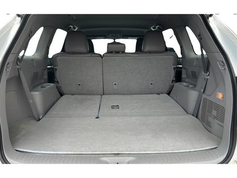 Used 2016 Toyota Highlander LE FWD image 10
