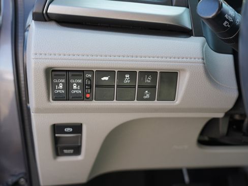 Used 2018 Honda Odyssey EX-L image 16