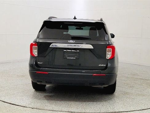 Used 2023 Ford Explorer XLT image 6