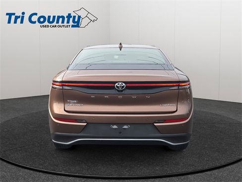 Used 2025 Toyota Crown Limited image 7