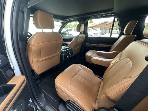 Used 2024 Ford Expedition Platinum AWD/4WD image 5