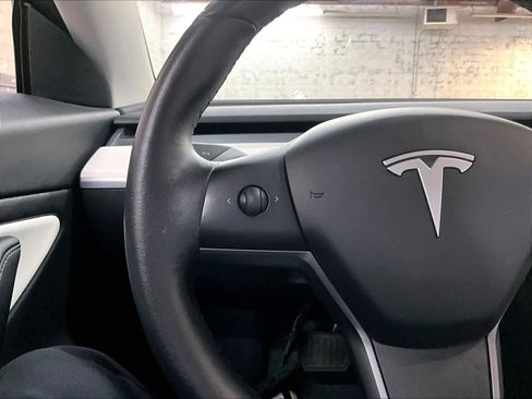 Used 2020 Tesla Model 3 Standard Range image 19