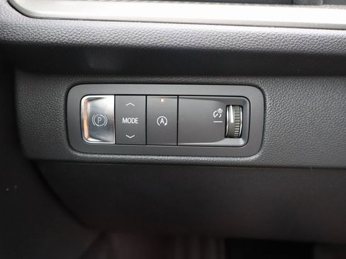 Used 2025 Chevrolet Traverse LT w/ Sun and Wheel Package image 18