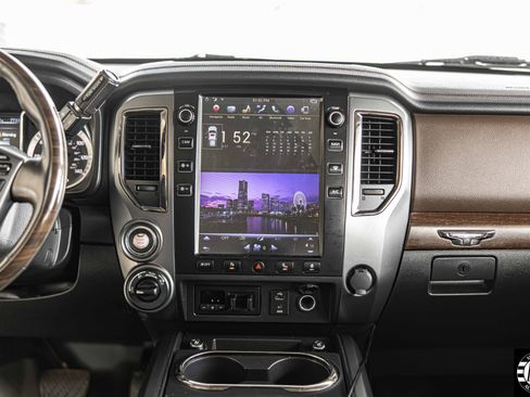 Used 2017 Nissan Titan Platinum Reserve image 34