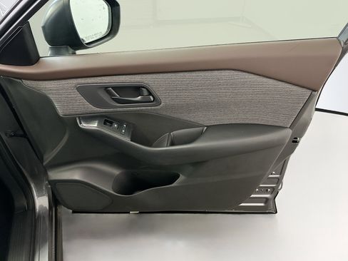 Used 2023 Nissan Rogue S AWD/4WD image 32