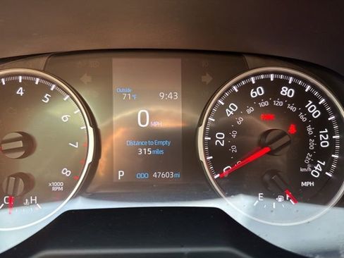 Used 2021 Toyota RAV4 LE image 10