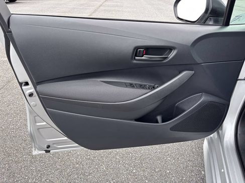 Used 2025 Toyota Corolla LE FWD image 15