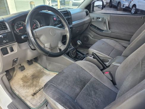 Used 2003 Isuzu Rodeo S RWD image 19