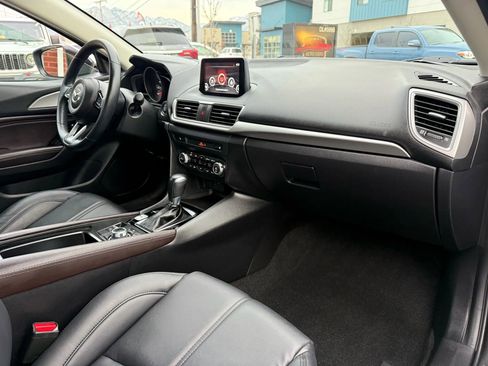 Used 2018 MAZDA MAZDA3 Touring image 17