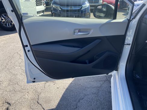 Used 2020 Toyota Corolla LE FWD image 15