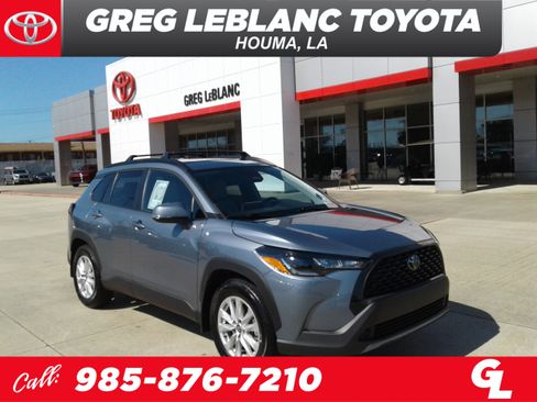 Used 2024 Toyota Corolla Cross LE image 1