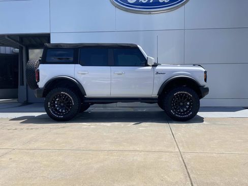 Used 2024 Ford Bronco Outer Banks AWD/4WD image 3