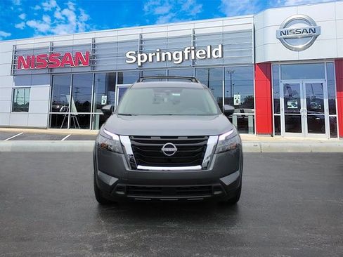 New 2025 Nissan Pathfinder SV image 2