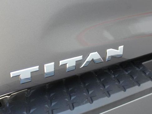 Used 2022 Nissan Titan SV AWD/4WD image 9