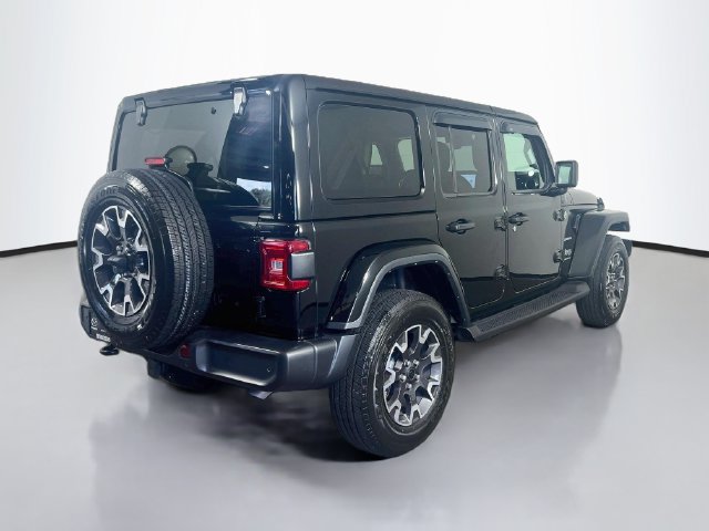 Used 2024 Jeep Wrangler Unlimited Sahara w/ Technology Group AWD/4WD image 19