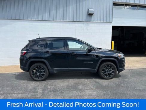 Used 2024 Jeep Compass Latitude w/ Convenience Group AWD/4WD image 4