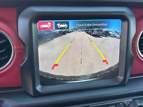 Used 2023 Jeep Wrangler Unlimited Rubicon 4xe AWD/4WD image 17