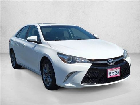 Used 2016 Toyota Camry SE w/ Moonroof Package FWD image 3