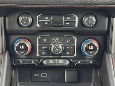 Used 2022 Chevrolet Suburban RST w/ Sport Performance Package AWD/4WD image 17