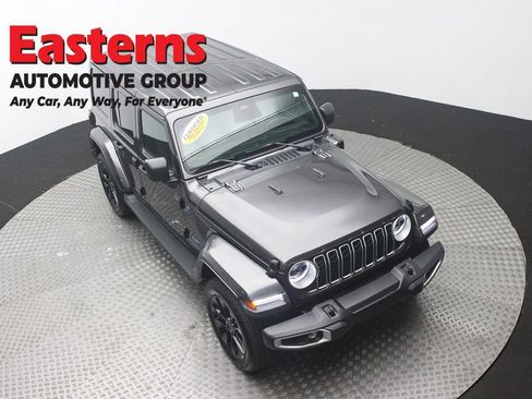 Used 2025 Jeep Wrangler Unlimited Sahara AWD/4WD image 3