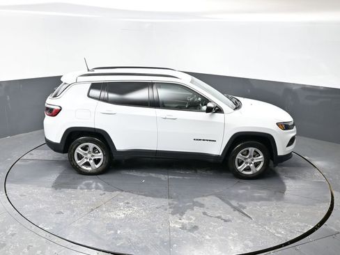 Used 2024 Jeep Compass Latitude image 40