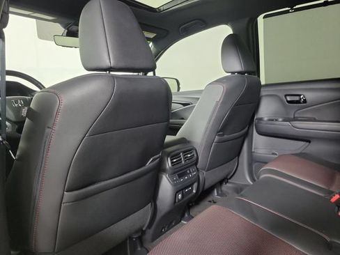 Used 2024 Honda Passport Black Edition image 9