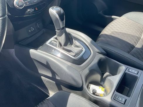 Used 2019 Nissan Rogue SV AWD/4WD image 26