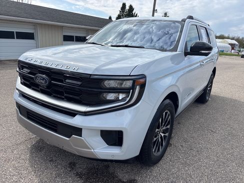 Used 2025 Ford Expedition Platinum AWD/4WD image 12