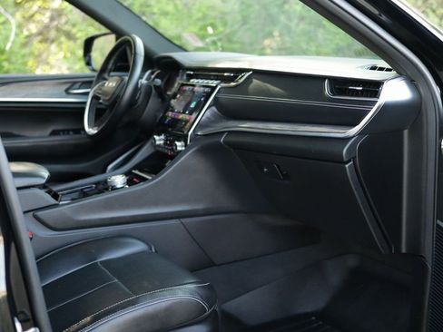 Used 2022 Jeep Grand Cherokee Overland w/ Luxury Tech Group IV image 41