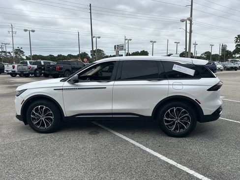 Certified 2024 Lincoln Nautilus Premier image 9