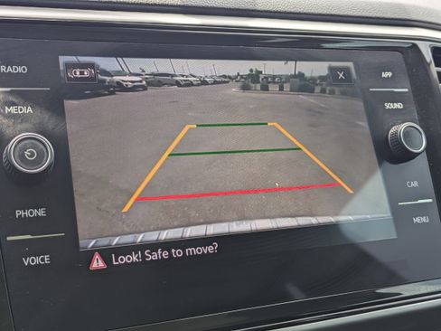 Used 2023 Volkswagen Atlas SE w/ Panoramic Sunroof Package FWD image 30