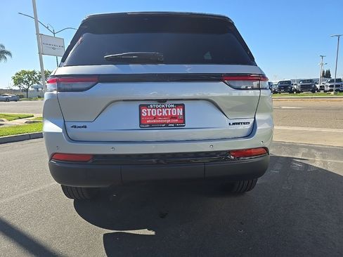 New 2025 Jeep Grand Cherokee Limited w/ Black Appearance Package image 13