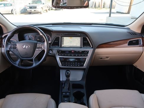 Used 2016 Hyundai Sonata Limited w/ Option Group 02 FWD image 11