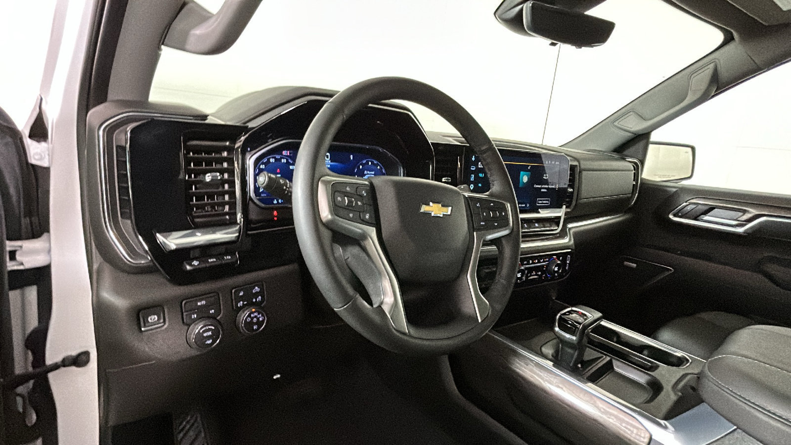 Used 2025 Chevrolet Silverado 1500 LTZ w/ LTZ Premium Package AWD/4WD image 17