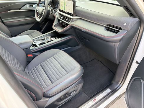 Used 2025 Ford Explorer ST-Line w/ ST-Line Street Pack image 31