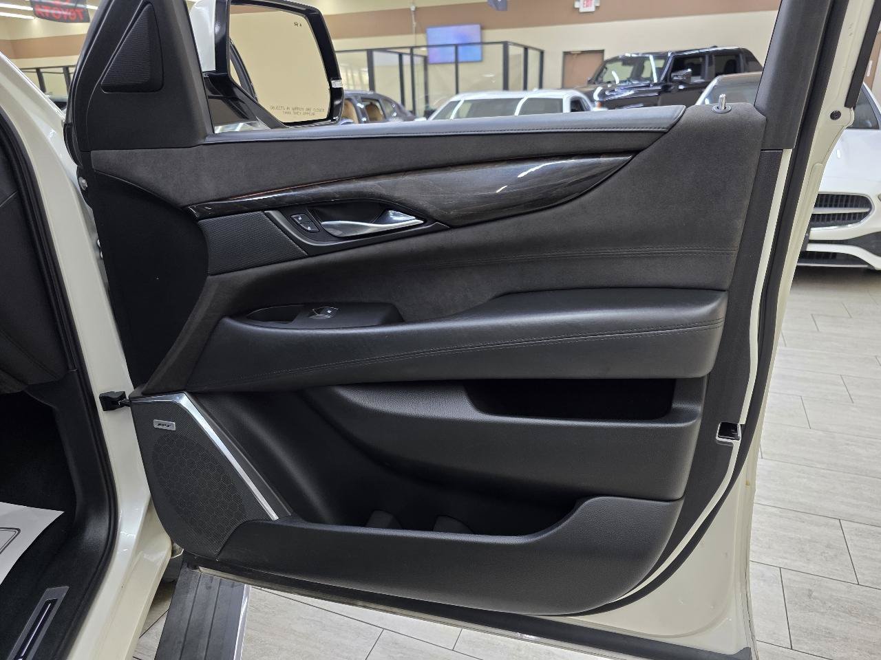 Used 2015 Cadillac Escalade Platinum AWD/4WD image 40