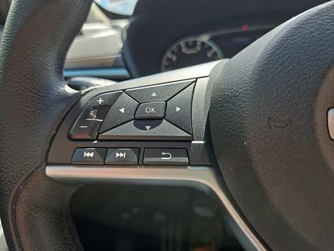 Used 2024 Nissan Altima 2.5 SV FWD image 13