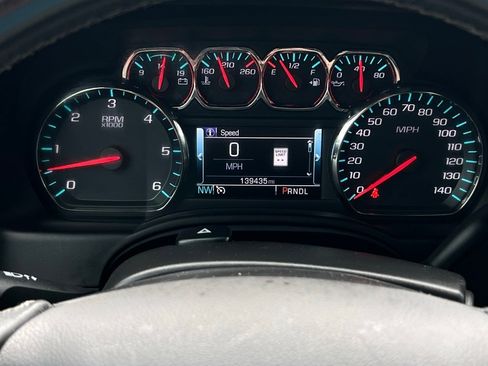 Used 2019 Chevrolet Suburban LT image 12