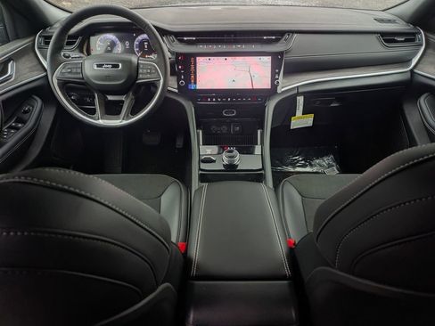 New 2026 Jeep Grand Cherokee Altitude image 28