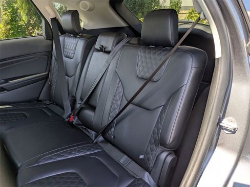 Used 2024 Ford Edge Titanium image 27