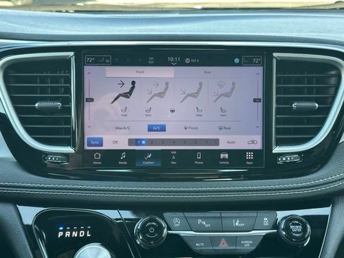 Used 2025 Chrysler Pacifica Limited FWD image 21