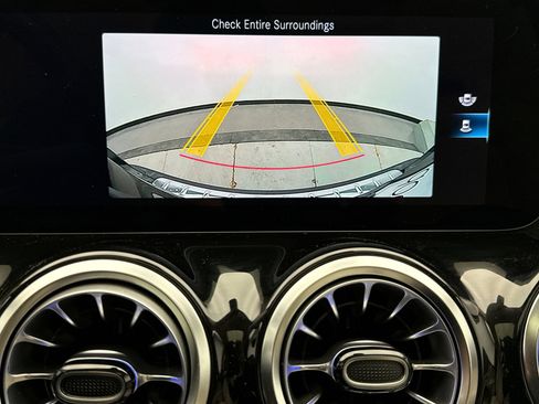 Used 2023 Mercedes-Benz GLA 250 4MATIC image 16