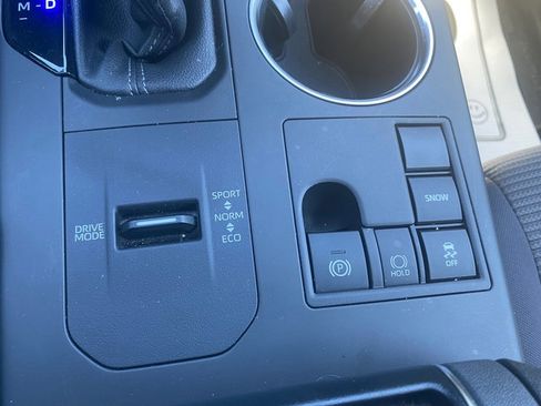 Used 2023 Toyota Highlander LE image 25