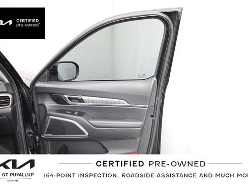 Used 2024 Kia Telluride EX w/ EX Captain's Chair Package image 16