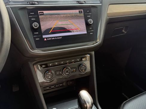 Used 2020 Volkswagen Tiguan SE w/ Panoramic Sunroof Package image 22