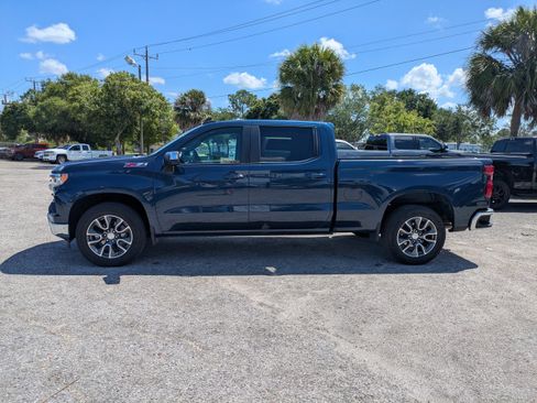 Used 2022 Chevrolet Silverado 1500 LT w/ Z71 Off-Road Package AWD/4WD image 7